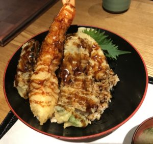 今日は天ぷら丼